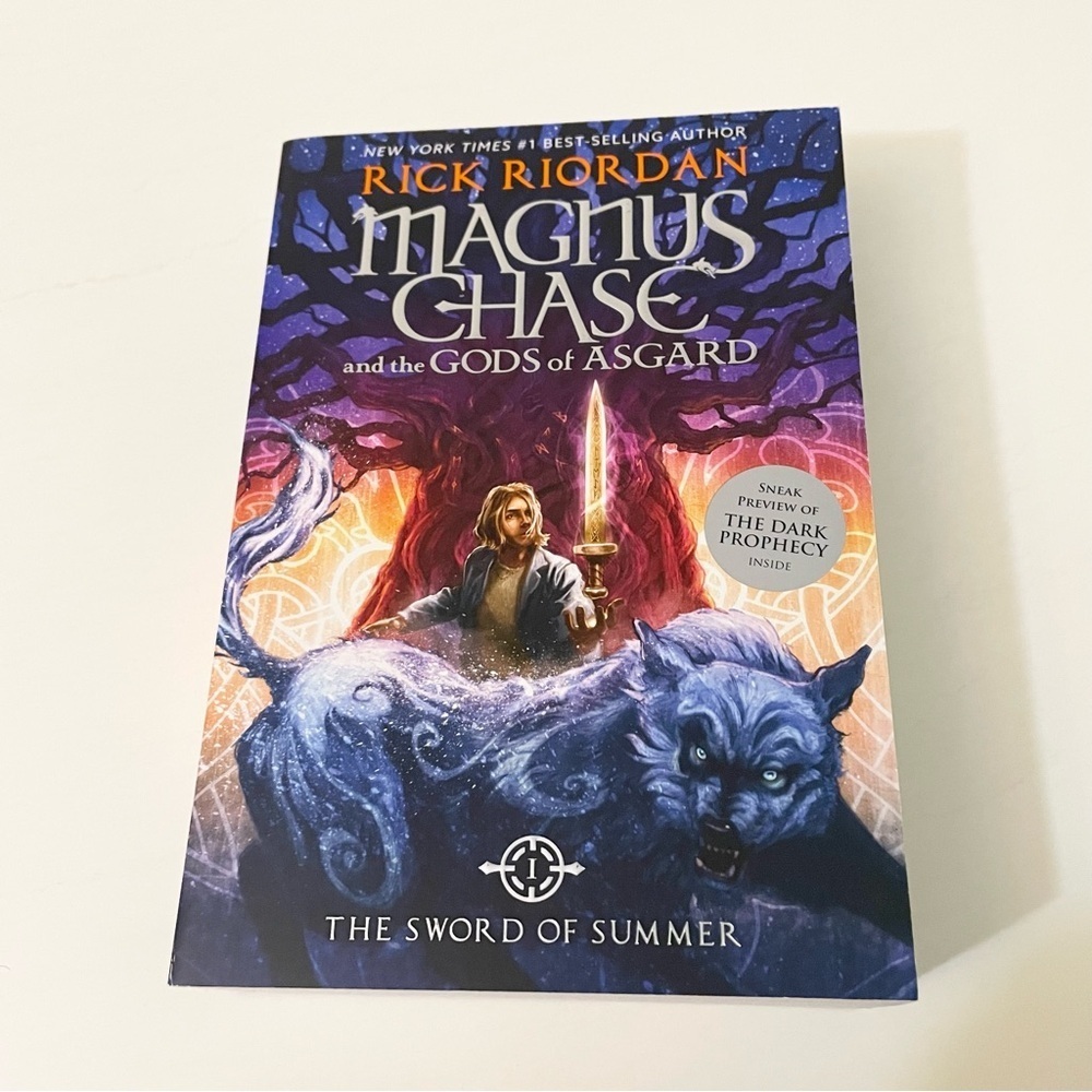 Rick Riordan Magnus Chase Book 1: The Sword of Summer